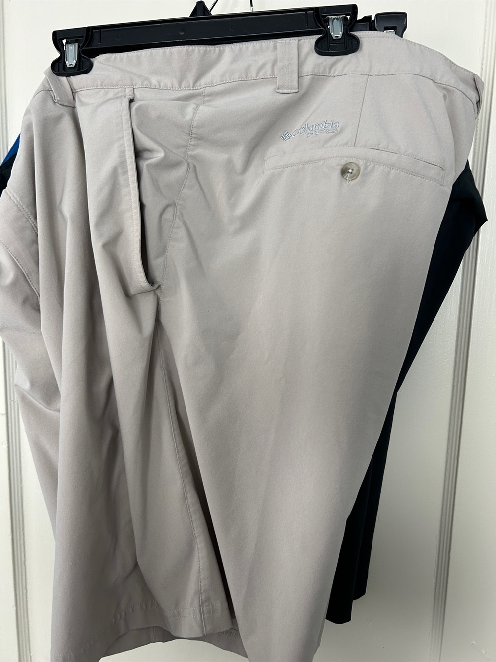 Columbia Men’s Light Taupe Performance Chinos Men’s size 48 EUC